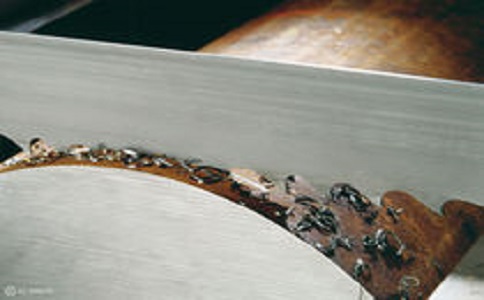 宝鸡带锯床线速度设定过高，为什么会导致带锯条齿尖发热加速锯条的磨损？